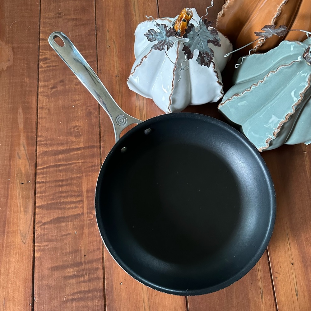Le Creuset 10” Fry Pan Portugal